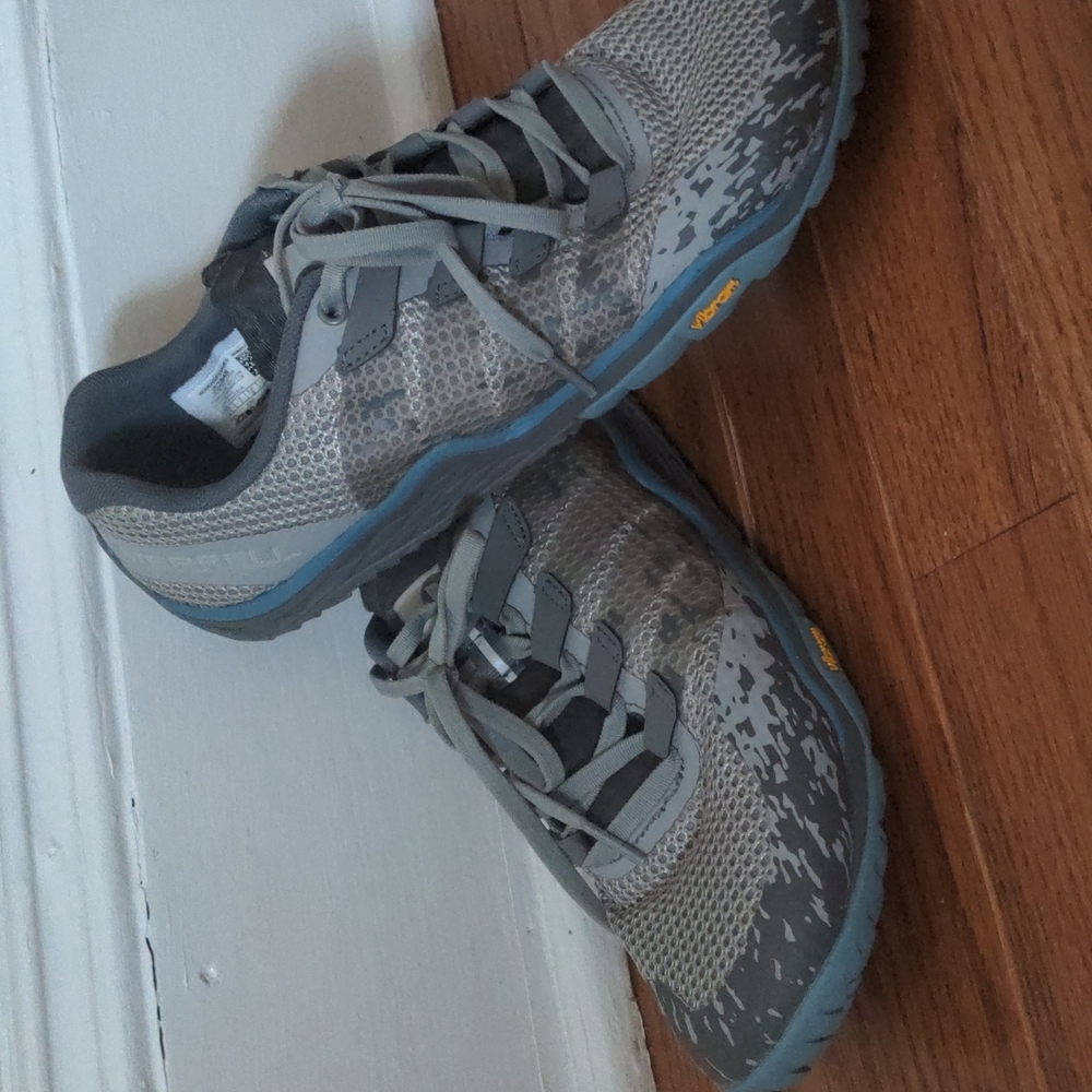 Merrell woman's  Vibram Barefoot Athletic Shoes Size 8.5